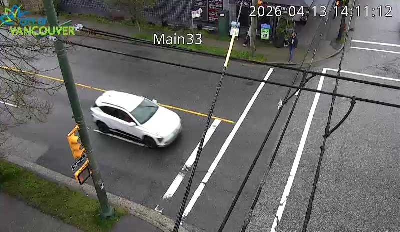 Main St & E 33rd Ave - W