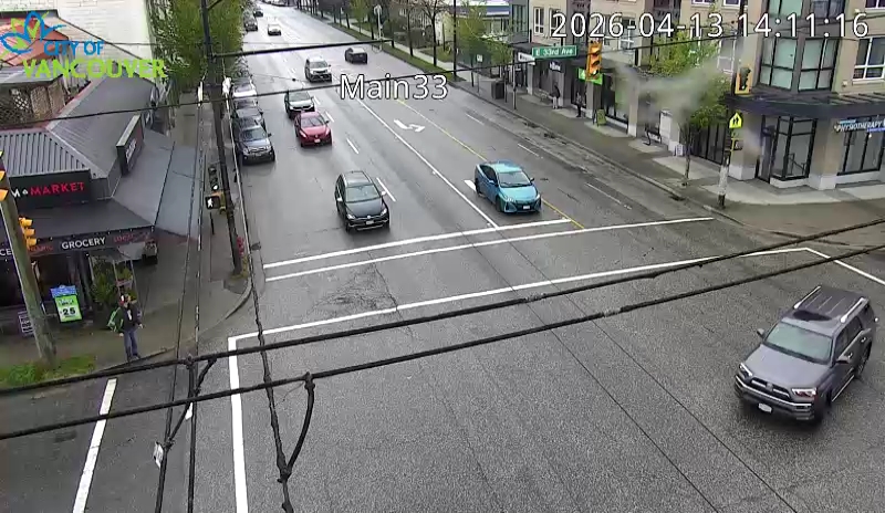 Main St & E 33rd Ave - N