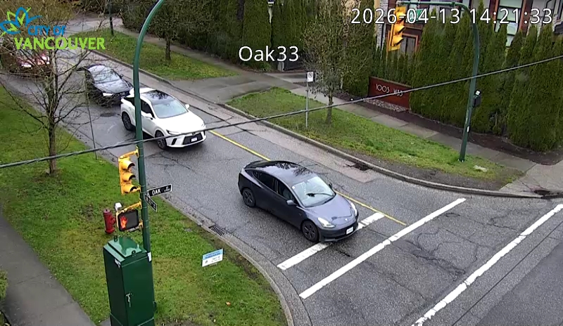 Oak St & W 33rd Ave - W